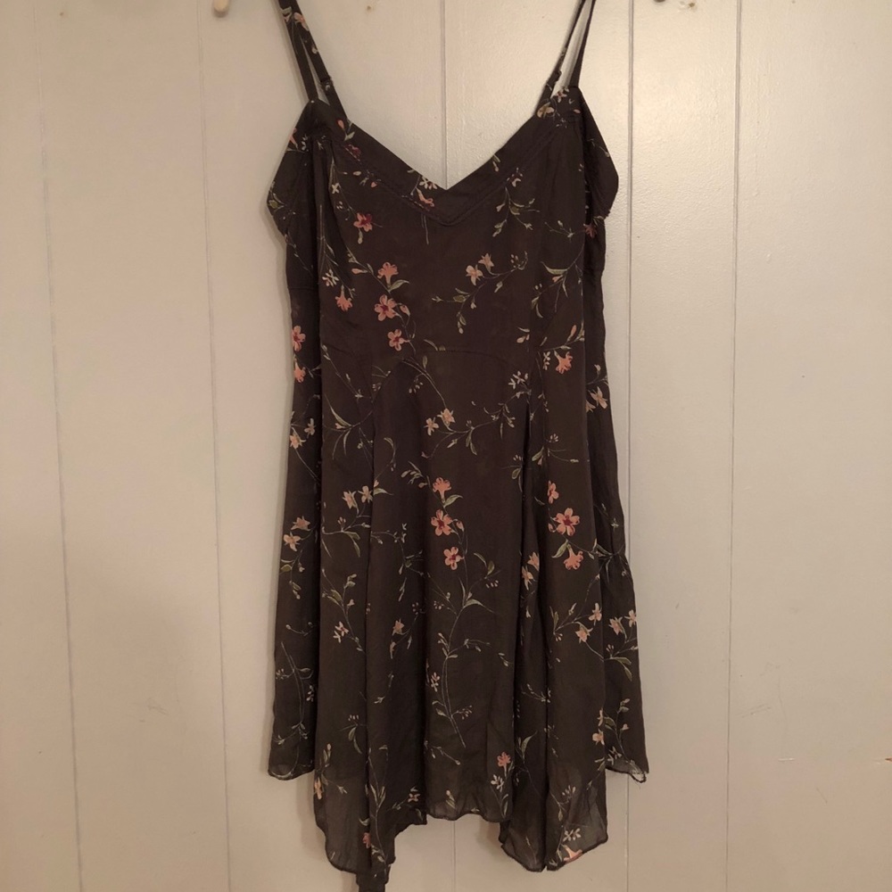Flowing grey dress/shirt with flower design